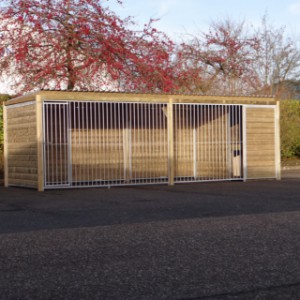 Hundehütte Forz mit Rahmen 2x6 Meter und isoliertem Nachtlager mit Plattform