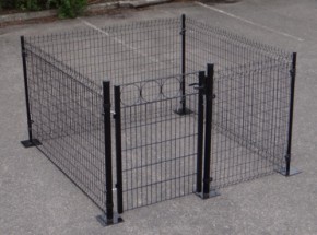 Hühnerauslauf Square schwarz mit Fussplatten 200x200x123cm