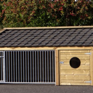 Hundehütte Rex ist herstellt aus imprägniertes Fichtenholz