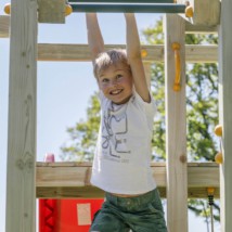 Spielgerät Crossfit ist ausgestattet mit ein Kletterständer