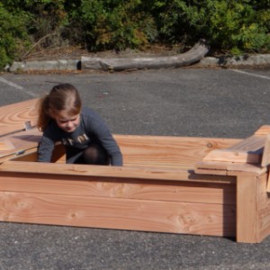 Sandkasten Cubic Twist ist herstellt aus Douglasienholz