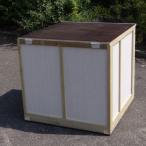 Die Wände des Nachthauses Easy sind mit Isolierung versehen