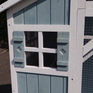 Voliere Amalia White-Blue Schlafhaus mit Fenster