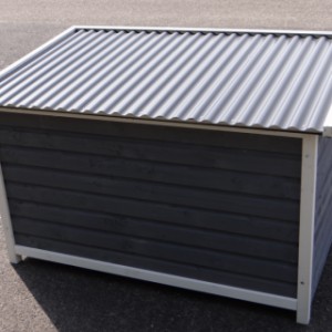 Hundehütte Dogsy Large isoliert - Kunststoff Dach