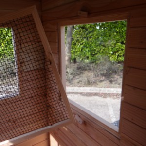 Gitter vor dem Fenster einfach zu entfernen