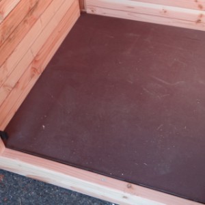 Boden des Schützhauses aus Sperrholz von 12 mm