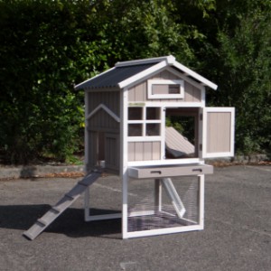 Der Kaninchenstall Jason hat größe Öffnungen