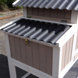 Der Kaninchenstall Joas ist ausgestattet mit ein Kunststoff Dach