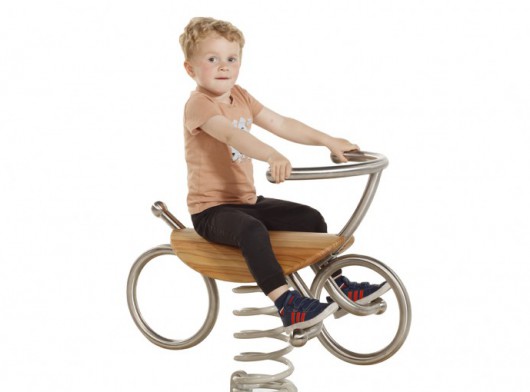 Edelstahl Federwippe mit Holz als Fahrrad