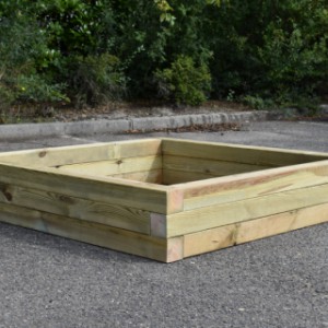 Der Sandkasten Solution ist herstellt aus imprägniertes Fichtenholz