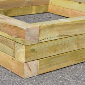 Der Sandkasten Solution besteht aus Balken von 9x9cm