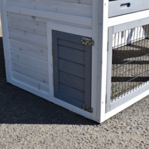 Kaninchenstall Holiday Medium Weiß-Grau mit zusätzlichen Auslauf | kleines Tür