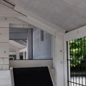 Meerschweinchenstall Double Small hat ein große Öffnung nach der obenste Schlafraum