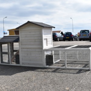 Eben gucken an der Rückseite von Kaninchenstall Double Small