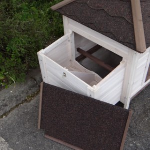 Der Nistkaste von Meerschweinchenstall Ambiance Small hat ein abnehmbares Dach