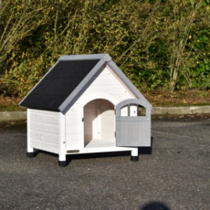 Der Hundehütte Private 1 hat ein Türöffnung mit die Abmessungen 29x38cm