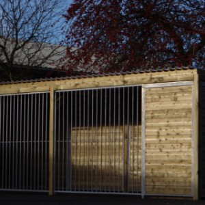 Hundehütte Forz mit Rahmen 2x6 Meter und isoliertem Schlafraum mit Plattform