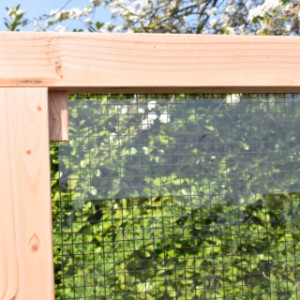 Das Plexiglas-Set wird inklusive Befestigungsmaterial geliefert