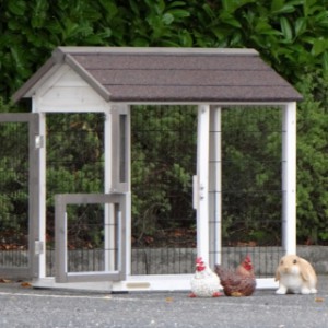 Kaninchenstall Excellent Medium | Der Auslauf hat große Türen