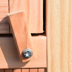 Der Schlafraum kann abgeschlossen mit ein drehbares Stückchen Holz