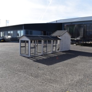 Der Stall bietet viel Platz für Ihre Kaninchen
