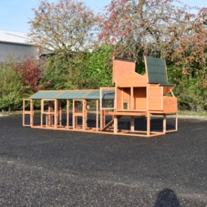 Der Hühnerstall Prestige Medium hat viele Öffnungen