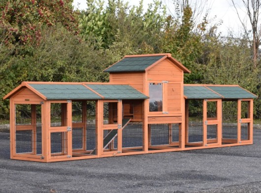Kaninchenstall Prestige Medium mit 4 Auslaüfe · 493x91x150cm