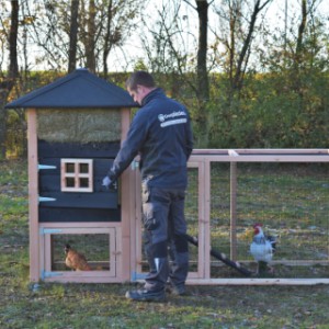 Der Heuhaufen Rosanne ist geeignet für beide Hühner und Kaninchen