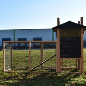 Der Heuhaufen Rosalynn ist ausgestattet mit ein große Anbau-Auslauf