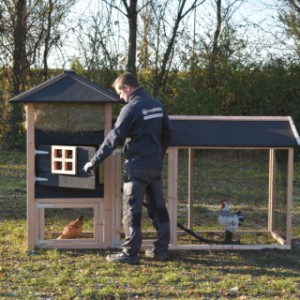 Die Dächer sind ausgestattet mit schwarze Dachpappe