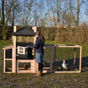 Der Heuhaufen Rosa ist ein praktische Stall