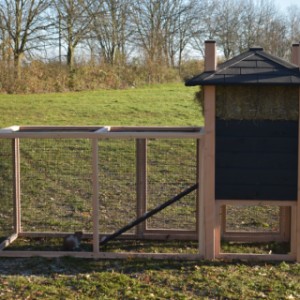 Eben gucken an der Rückseite von Heuhaufen Rosa