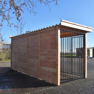 Eben gucken nach der linken Seite von der Zwinger