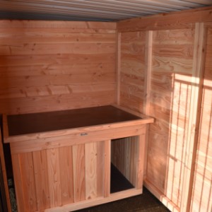 Der Hundezwinger ist ausgestattet mit ein Hundehütte Block Large