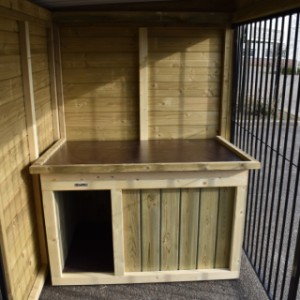 Die beide Hundezwinger sind ausgestattet mit ein Hundehütte Block Large
