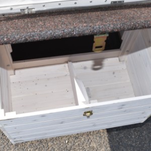 Das Legenest von Hühnerstall Prestige Small ist ausgestattet mit ein Klappdach