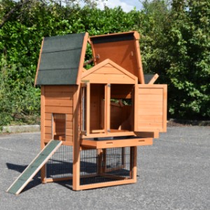 Der Hühnerstall Prestige Small hat viele Öffnungen