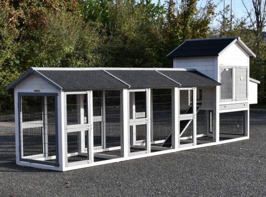 Kaninchenstall Prestige Medium White mit 3 Auslaüfe und Nistkaste 423x91x150cm