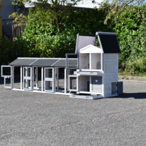 Der Kaninchenstall Double Small hat viele Türen