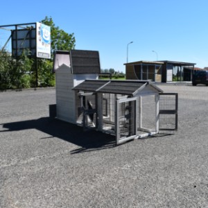 Der Kaninchenstall Double Small bietet viel Möglichkeiten zum Erweitern