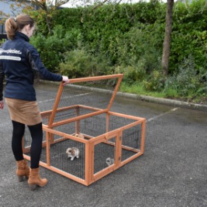 Kaninchengehege Multirun hat ein leicht klappbares Dach