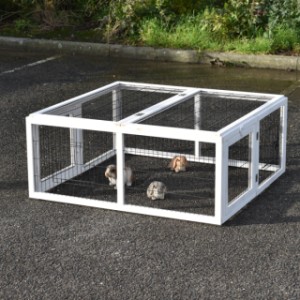 Der Kaninchenauslauf Multirun White ist leicht zu versetzen