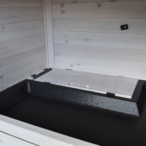 Der obenste Etage von Kaninchenstall Regular Medium ist abschließbar