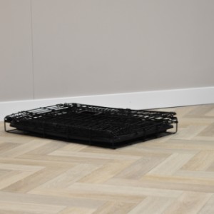 Die Hundebox Profit 63 cm lässt sich leicht zusammenklappen