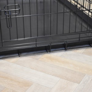 Der schwarze Käfig XXL hat ein schwarze Kunststoffwanne