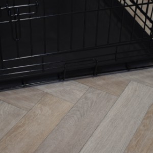 Der Hundekäfig Strong L ist ausgestattet mit ein Kunststoffwanne