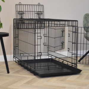 Die Hundebox Strong L hat 2 Türen und 1 aufklappbare Öffnung