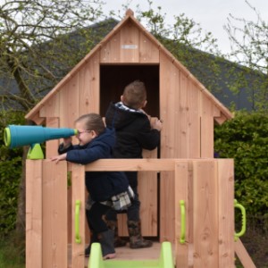 Spielhaus Dream hat lindgrüne Handgriffe