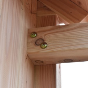 Spielhaus Dream | Befestigung von der Schaukelbalk