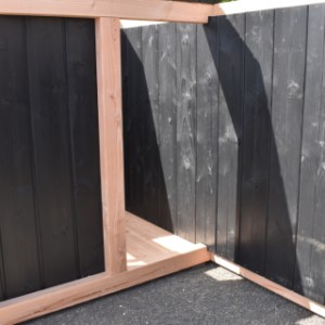 Hundehütte Isa 1 hat ein große Veranda